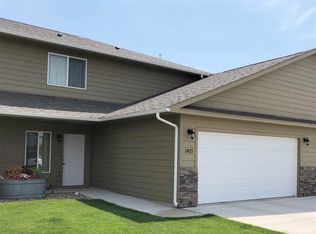 1421 W 25th St, Yankton, SD 57078