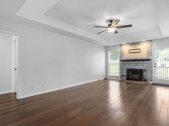 4th image of 410 Sandburg Dr