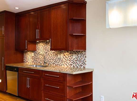 3rd image of 530 S Barrington Ave APT 308