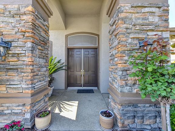 2nd image of 8052 Stagecoach Cir