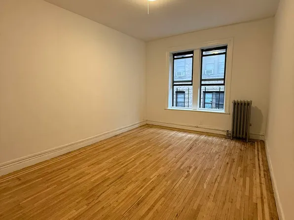 2156 Cruger Avenue image 4 of 16