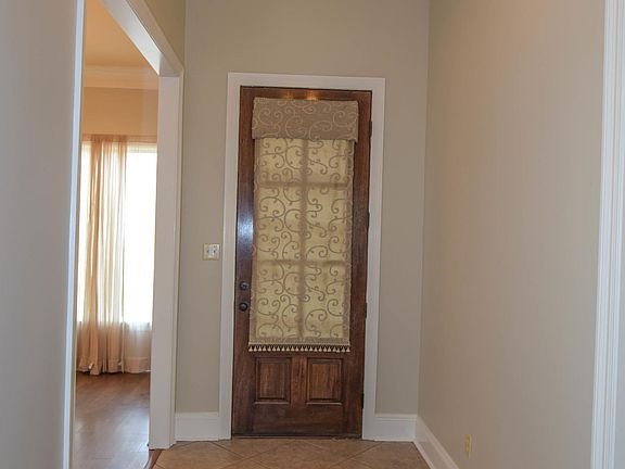4th image of 208 S Montauban Dr