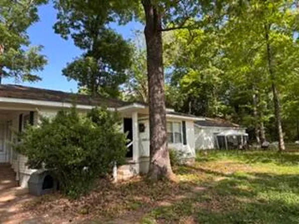 1421 Stone Dr, Rossville, GA 30741