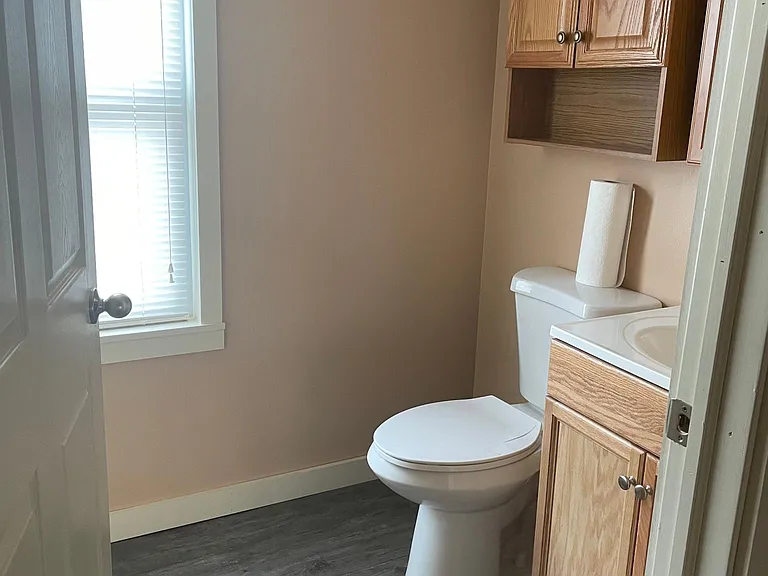295 N Locust Point Rd — Photo 2