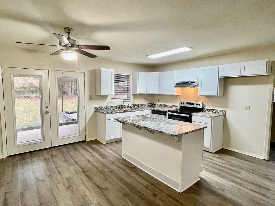 1st image of 407 Drake Blvd