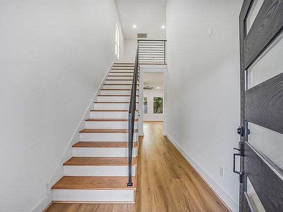 3rd image of 514 Melbourne St #B