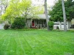 96 Vanderbilt Blvd, Oakdale, NY 11769