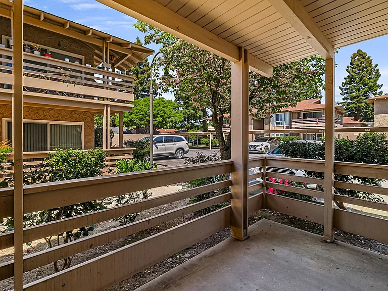 Train Station Apartments — Photo 39