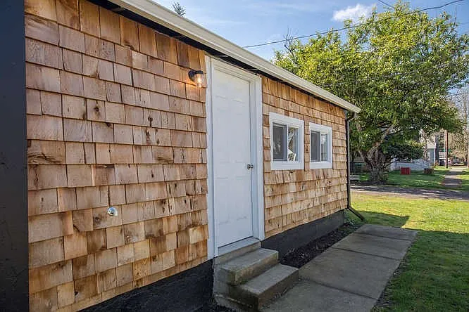 1339 NE Logan St — Photo 12