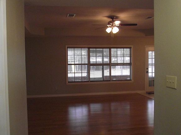4th image of 1607 Charlotte Dr