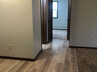 501 S 1st Ave APT 17, New Hampton, IA 50659