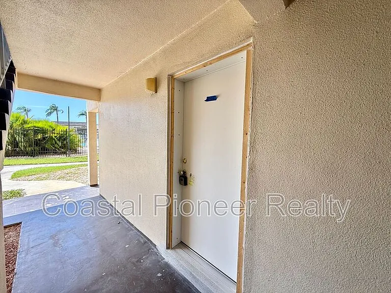 5111 Amulet Dr #B105 — Photo 2