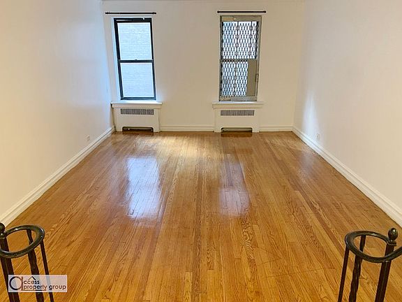 3rd image of 45 Park Ter W APT 1H