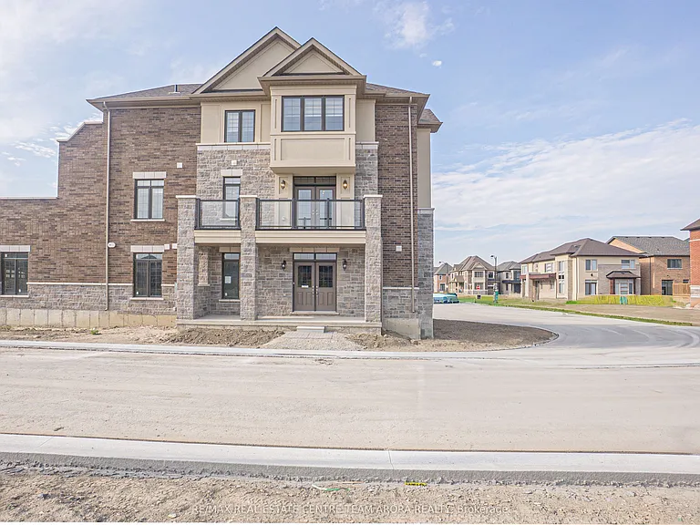 70 Keyworth Cres — Photo 1