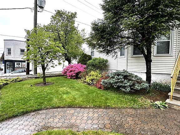 3rd image of 415 Main Street