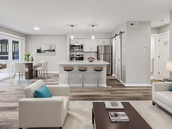 2nd image of 1721 E 7th St #105