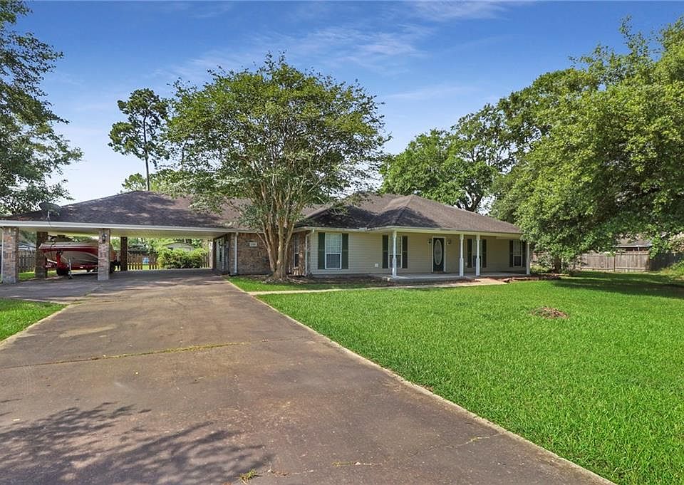 1st image of 2761 Oak Crest Dr