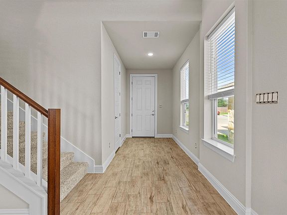 5th image of 124 Oakstone Dr
