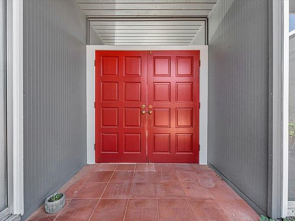 2nd image of 755 Widgeon St