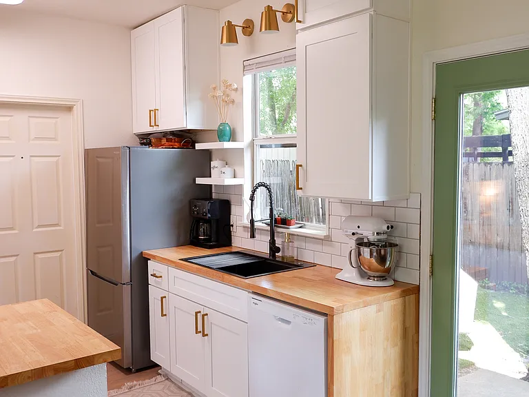 6204 Stiles Cv — Photo 12