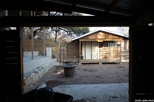 5441 FM 1102 — Photo 17