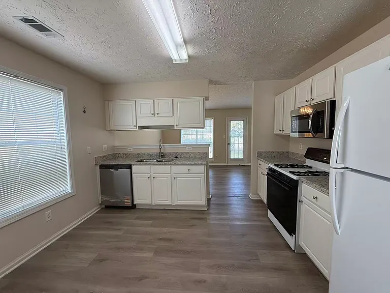 3277 Crossfield Ln — Photo 4