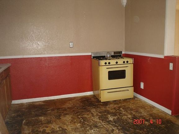 3rd image of 206 W Avenue A
