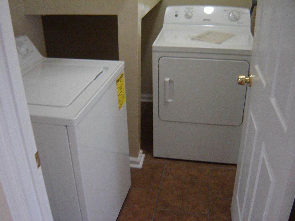 2nd image of 520 E Hall St