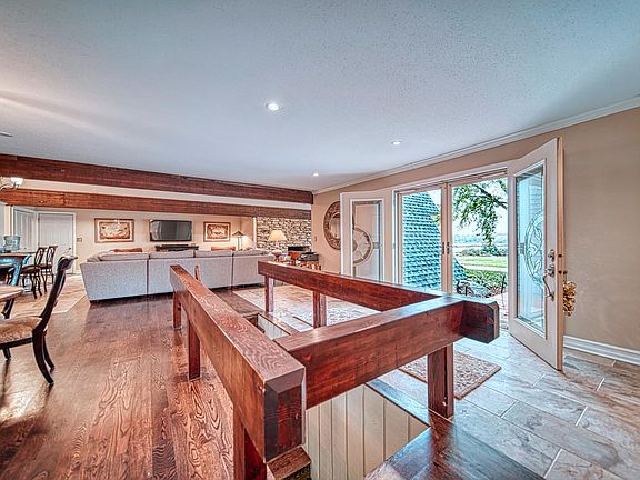 3rd image of 2628 Knob Hill Rd