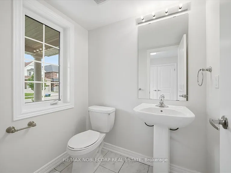 226 Bruce Cameron Dr — Photo 5