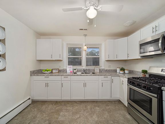 4th image of 145 River Point Cres