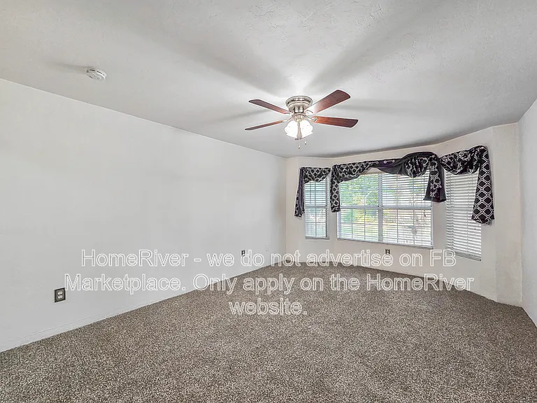 4325 NE 3rd Ct — Photo 7