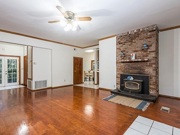 3rd image of 31 Sylvan Way