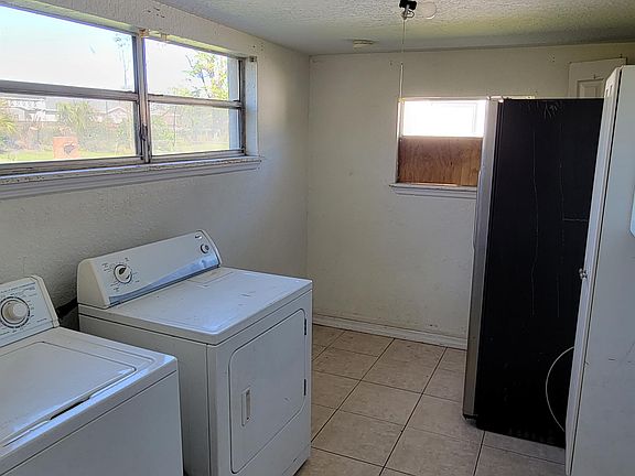 5th image of 3031 Herold Dr