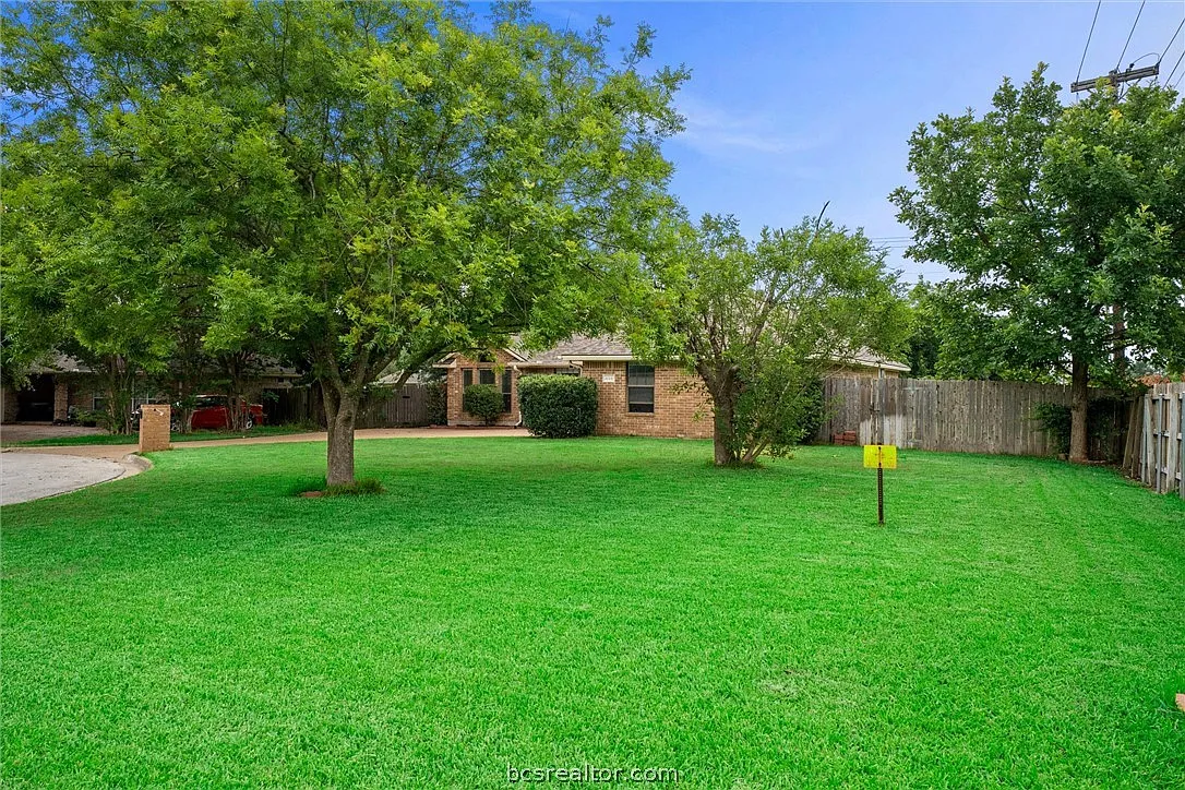 4 bed, 1792 sqft, $2,100 — Photo 2
