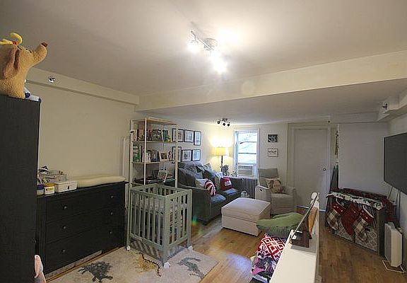 4th image of 317-319 Bloomfield St #3L