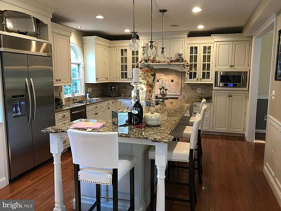 4th image of 5315 Beauvoir Ct