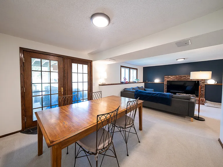 1581 Woodside Ct NE — Photo 25