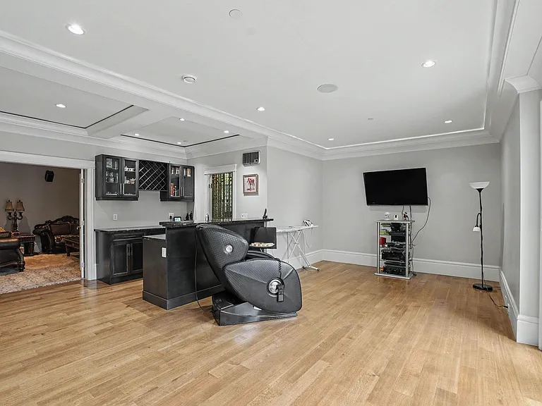 4433 Wallace St — Photo 32