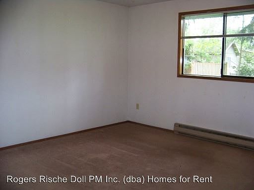 5th image of 588 Salal St