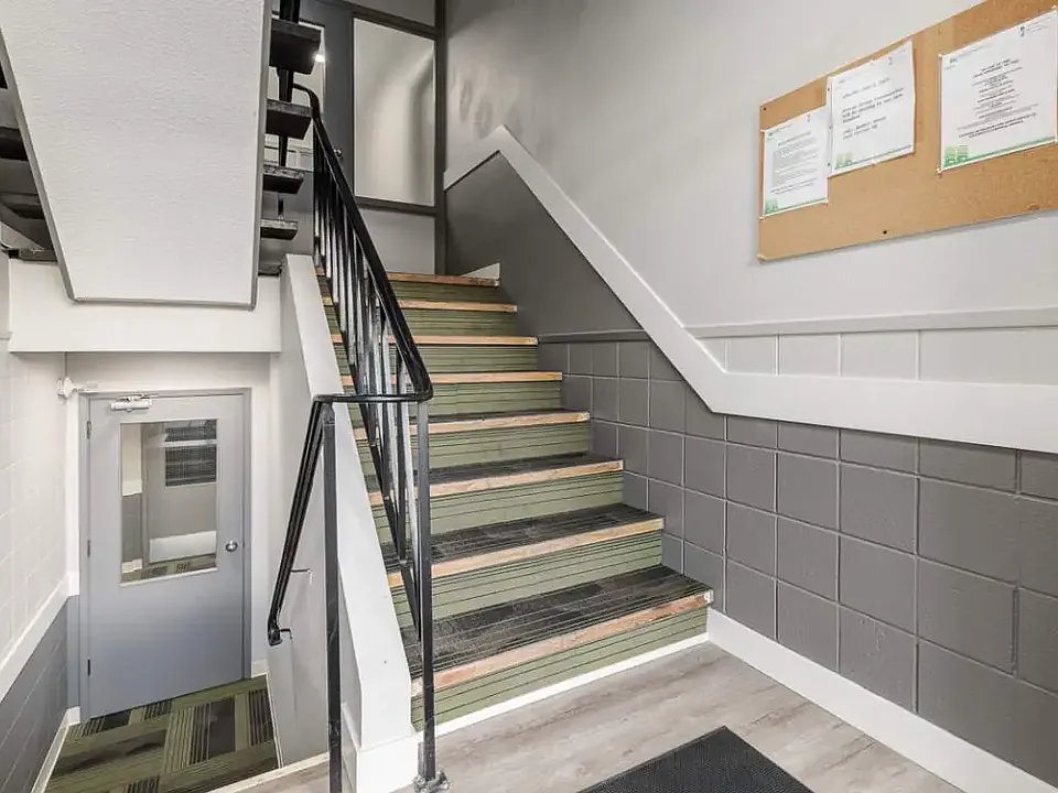 510 Robert St E