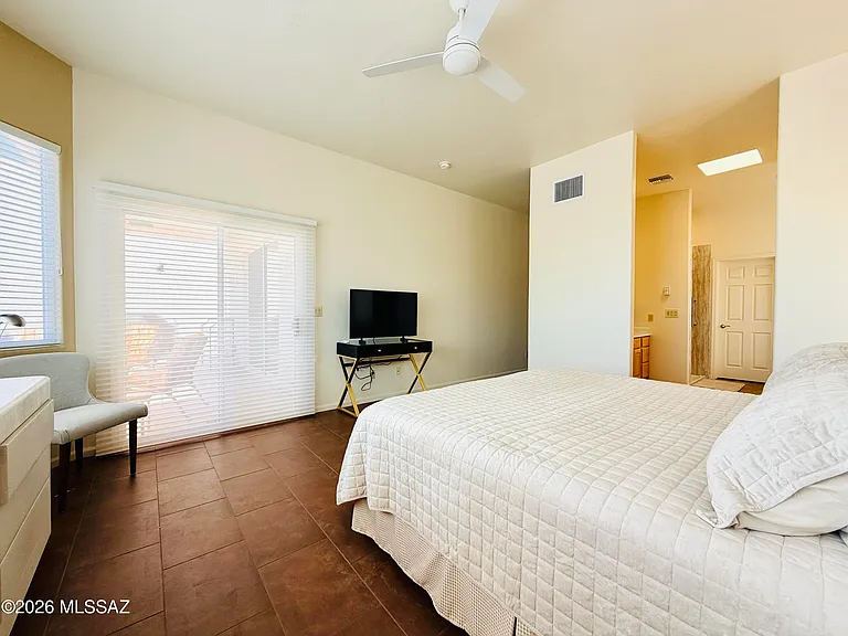 1465 W Bridalveil Pl — Photo 29