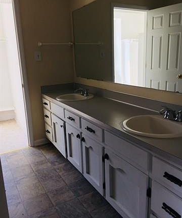 5th image of 3112 Devonshire Dr