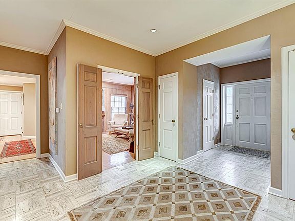 4th image of 8005 Meridian Hills Ln