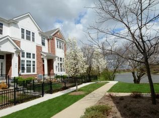 546 Grosvenor Ln, Aurora, IL 60504