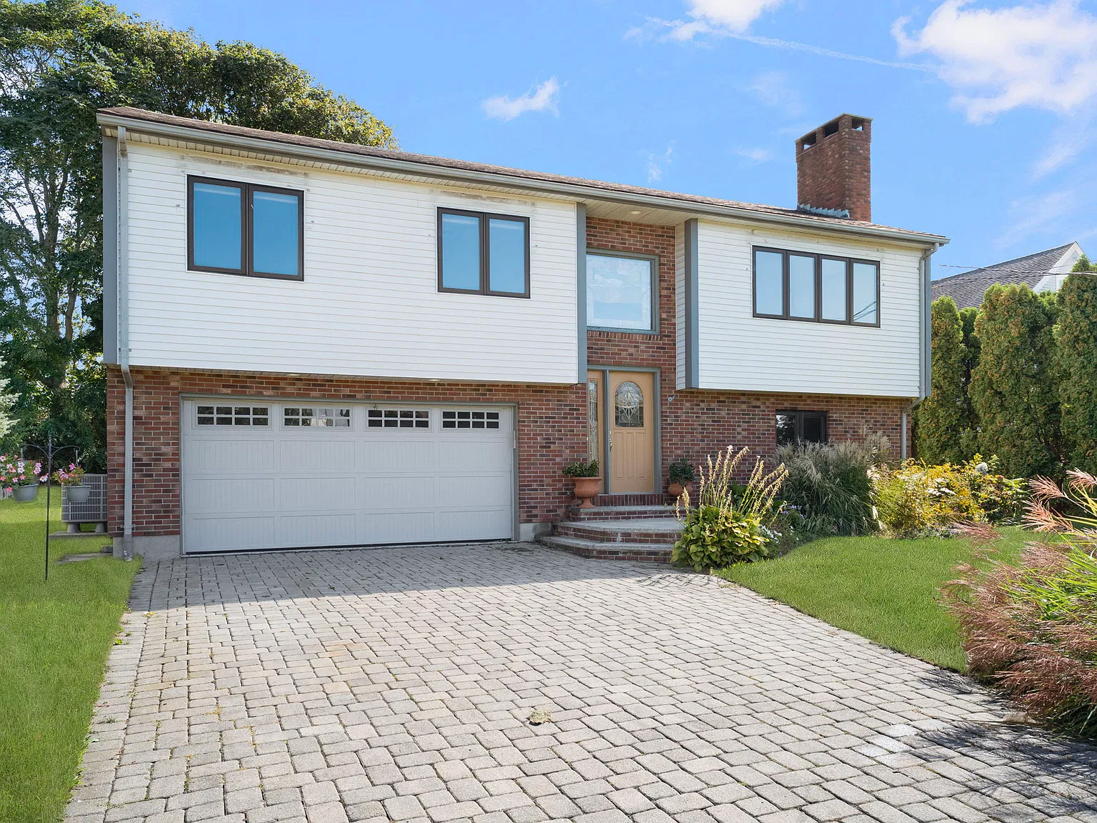 4 bed, 1994 sqft, $4,000 — Photo 1