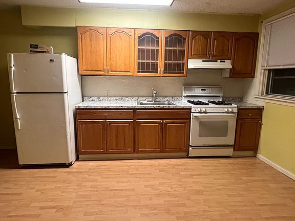 2nd image of 5825 Sylvester St