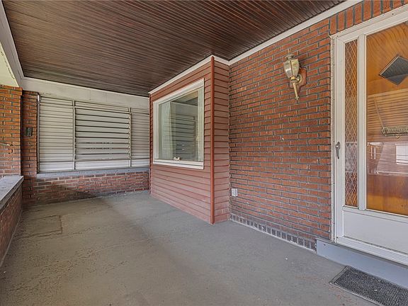 4th image of 613 Fordham Ave