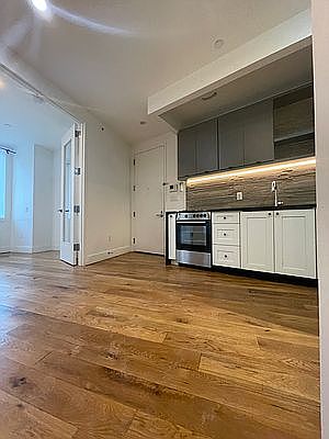 3rd image of 101 Montrose Ave #1F