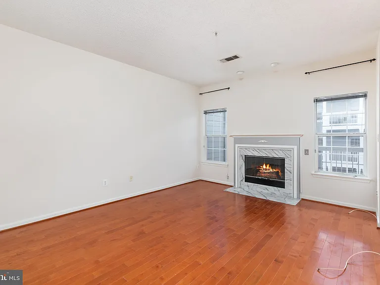 1705 Lake Shore Crest Dr #25 — Photo 5
